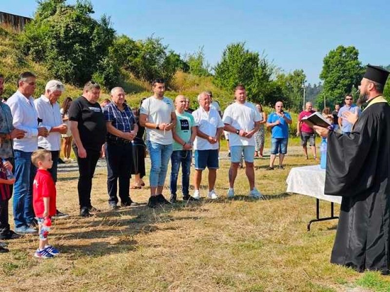 Българският футболен съюз започна изграждането на още един терен, който