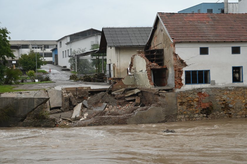 словенският премиер щетите наводненията възлязат няколко милиарда евро