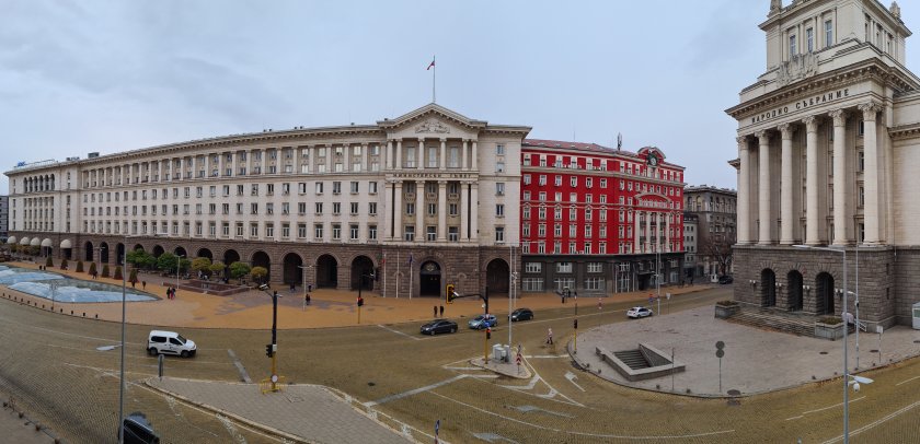 Премиерът Николай Денков и четирима министри дават брифинг в Министерския