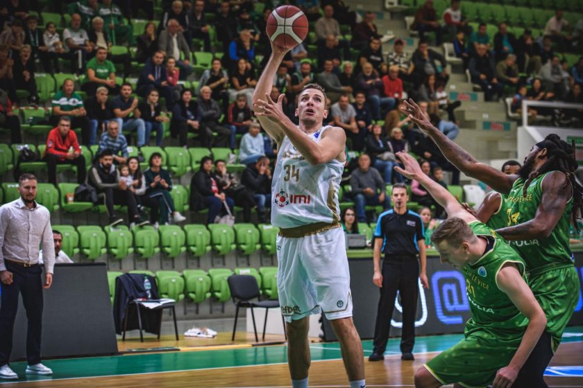 Шампионът на България по баскетбол за мъже Балкан (Ботевград) попадна