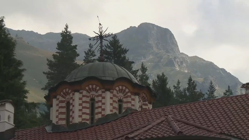 Два от трите най-големи манастири у нас - Троянският и