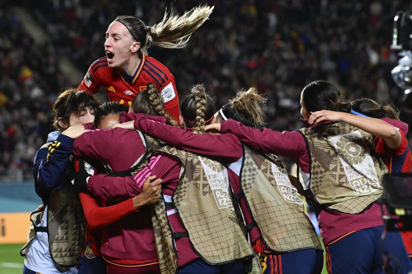 Отборът на Испания стана първият финалист на световното първенство по