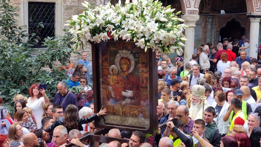 Троянският манастир отбелязва храмовия си празник