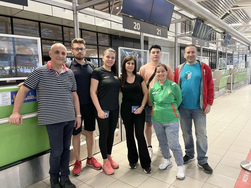 първата група български състезатели потегли световното първенство спортна стрелба баку