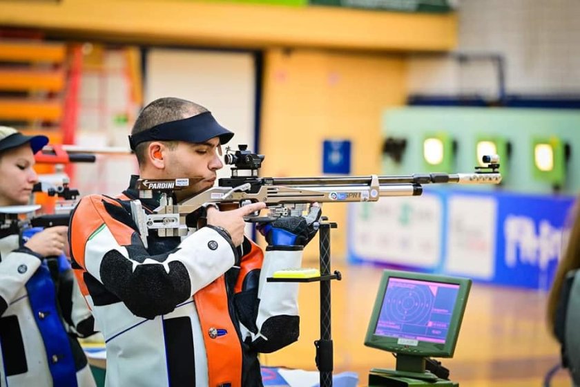 антон ризов завърши метра пушка световното първенство спортна стрелба баку