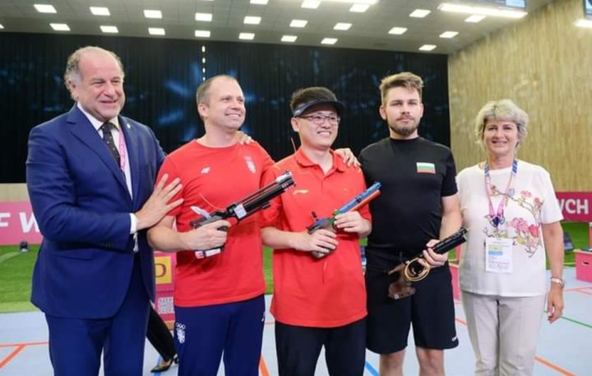 президентът международната федерация спортна стрелба поздрави весела лечева бронза кирил киров