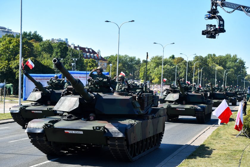 Във Варшава се проведе и най-мащабния от Студената война военен
