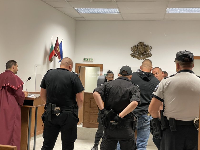 Съдът решава дали да остави в ареста 24-годишния Константин Суботинов.