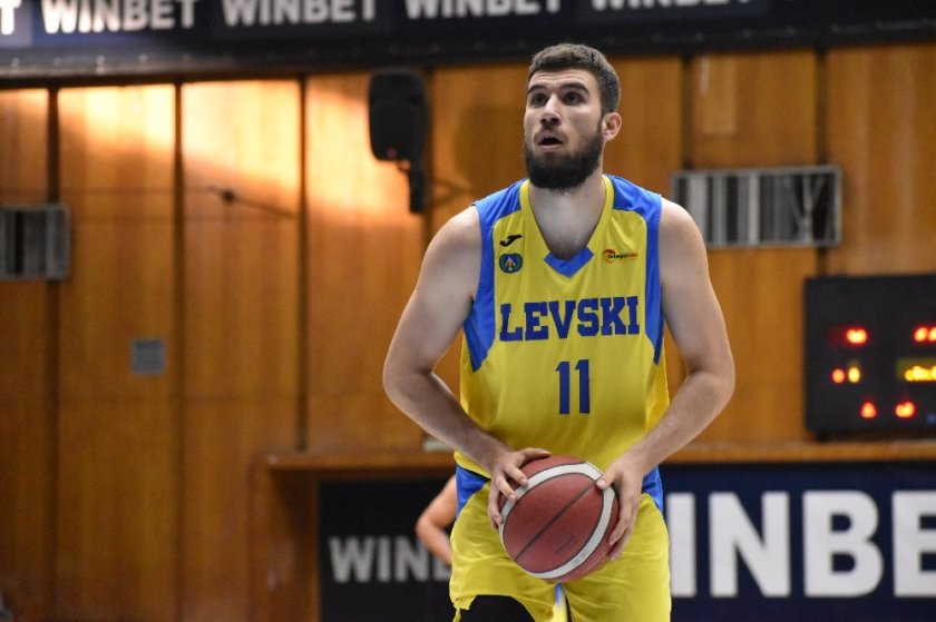 николай михайлов играе баскетболния левски новия сезон