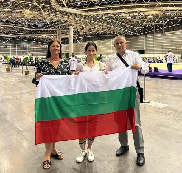 генералният консул република българия валенсия надя кръстева подкрепя българските гимнастички