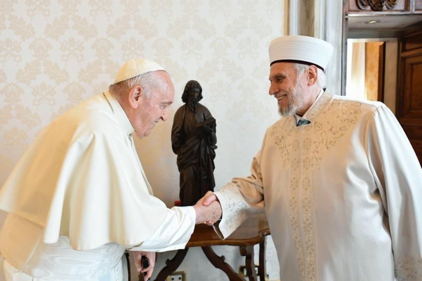 Главният мюфтия се срещна с папа Франциск във Ватикана (СНИМКИ)