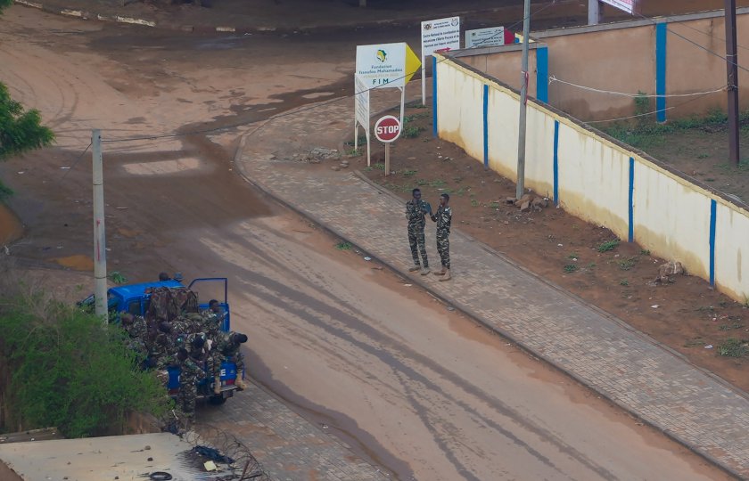 Хунтата в Нигер постави армията в повишена бойна готовност в очакване на нападение