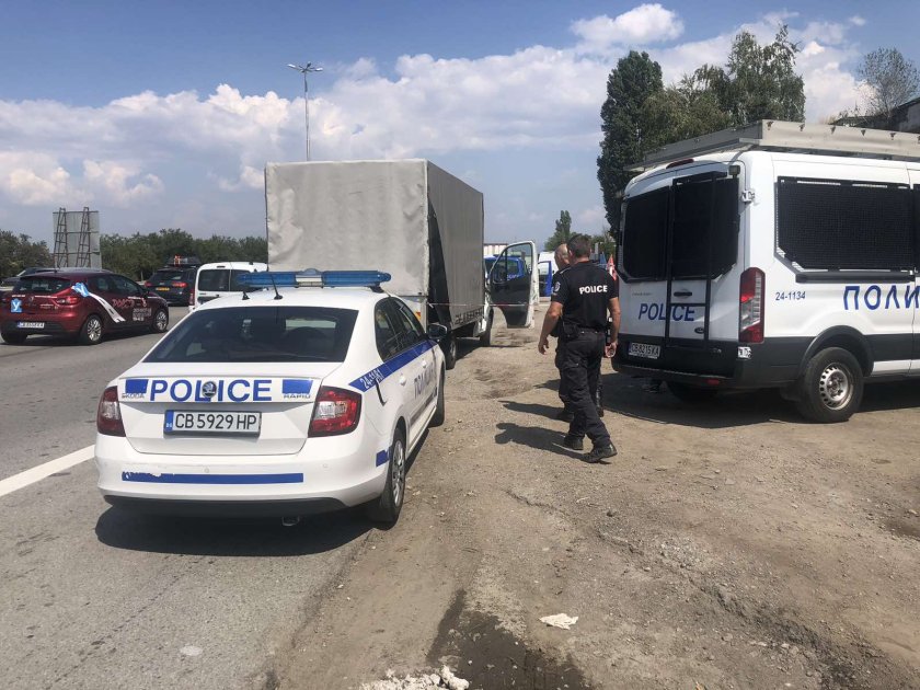 На Околовръстното шосе в София е спряна кола с над