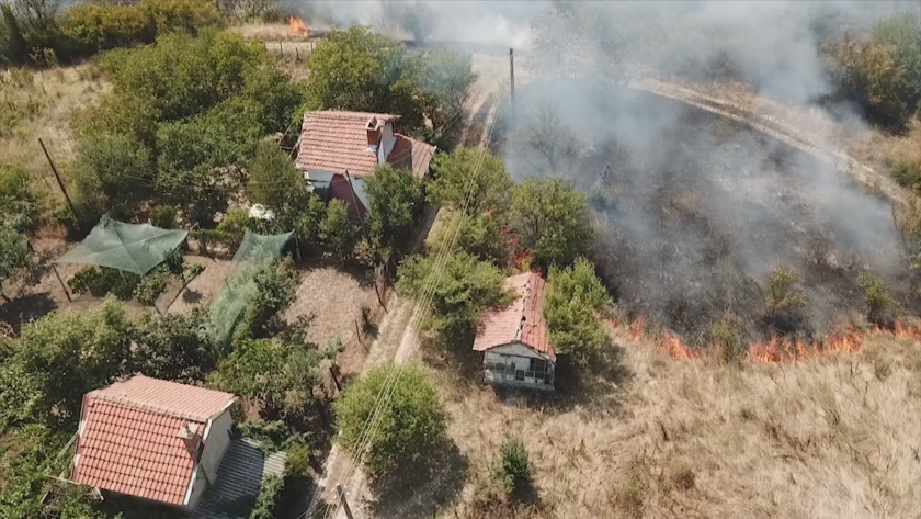 Напълно потушен е пожарът във вилната зона над Ямбол