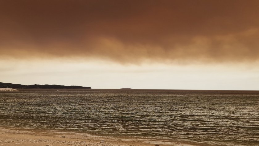 Пожарът до Александруполис обгърна в пушек о. Тасос (СНИМКИ И ВИДЕО)