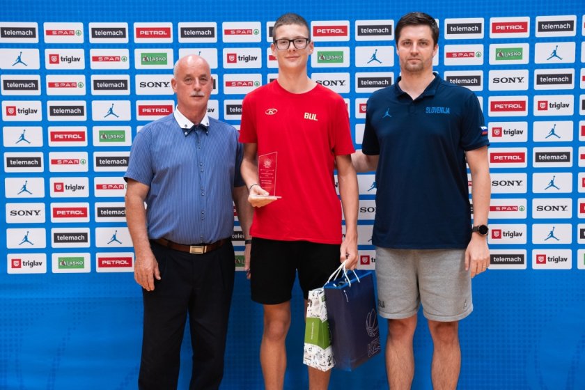 баскетболистът българия мартин танев получи индивидуална награда турнира словения бол
