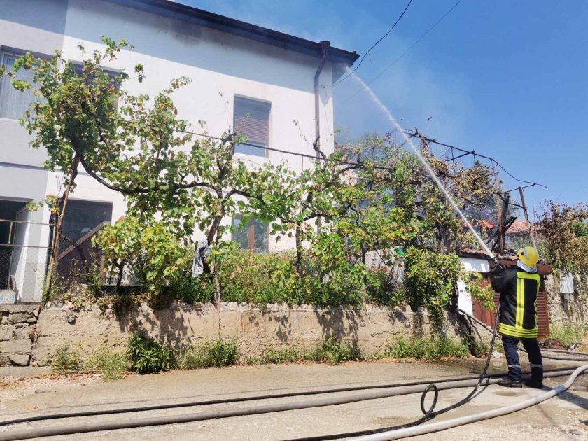 къща запали благоевградското село зелен дол