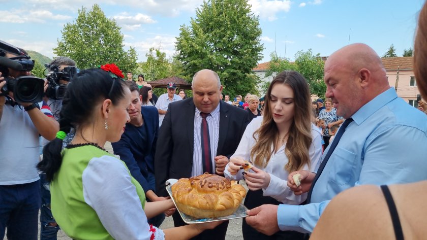 крепча посрещнаха шахматистката нургюл салимова победител