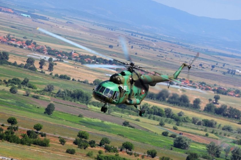Вертолет Ми-17 от състава на Военновъздушните сили в авиобаза Крумово