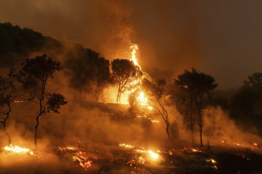 пожарите гърция продължават огнищата атина разрастват