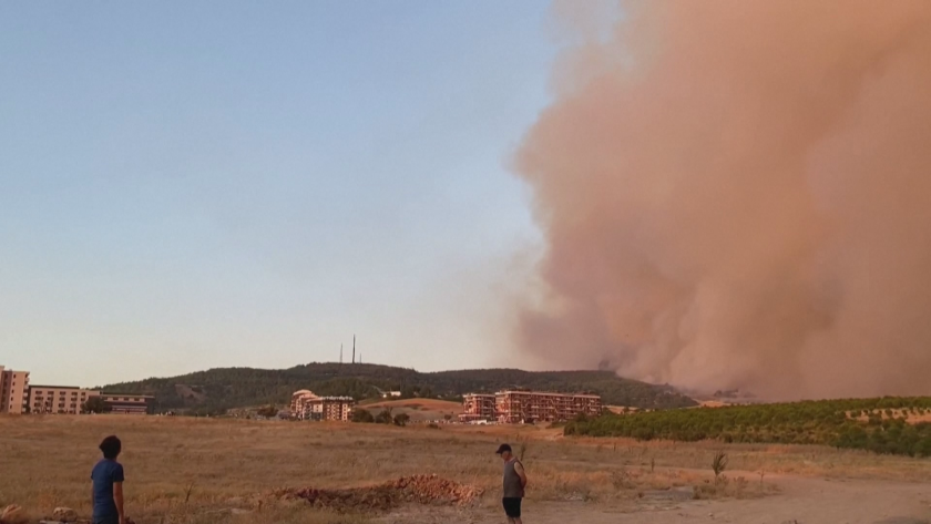 Голям горски пожар и в Турция. Заради огнената стихия протокът