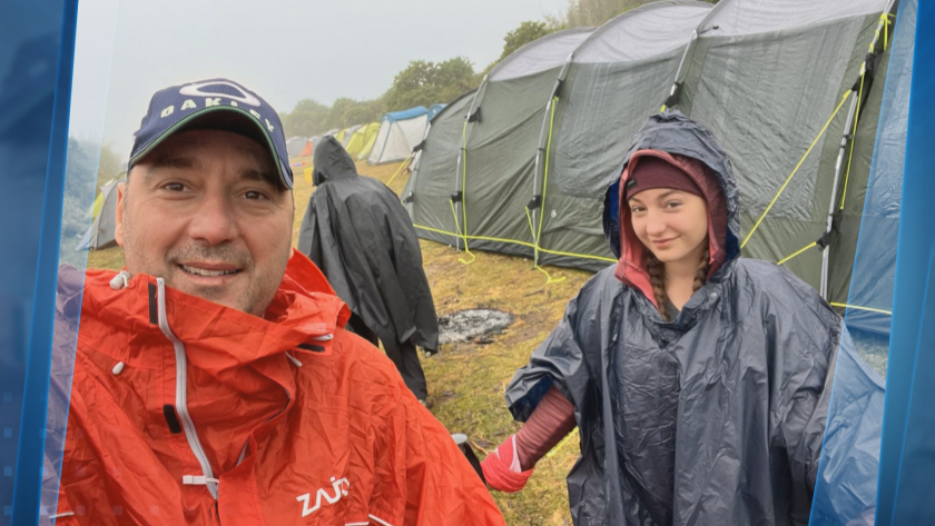 Баща и дъщеря изкачват планината Кения в името на световна