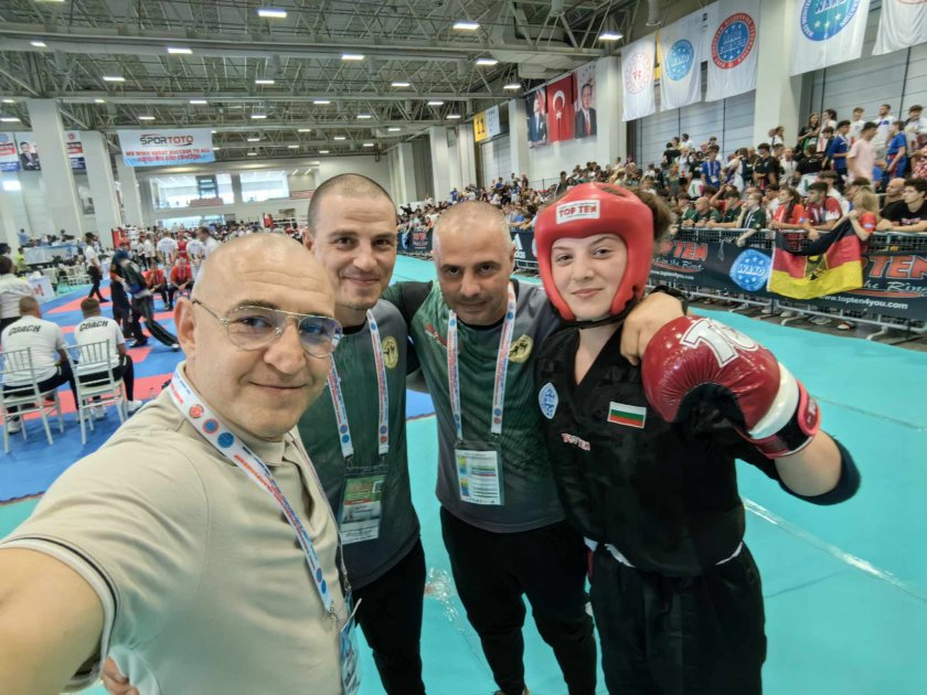 българските кикбоксьори временно трети класирането медали европейското истанбул