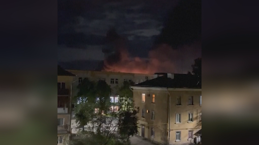 Атака с дронове срещу летище в руския град Псков. Запалили