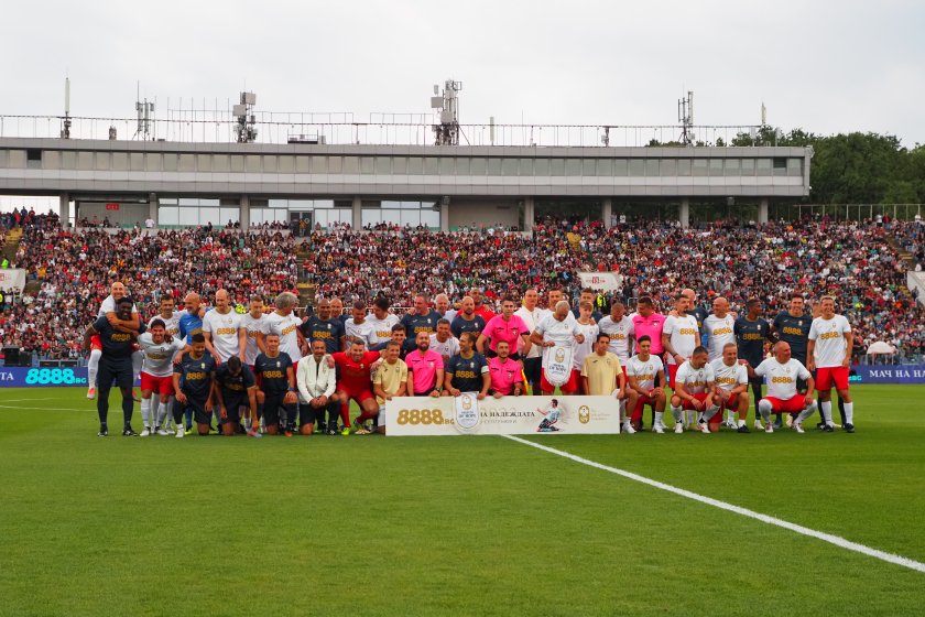 футболни звезди българия света обединиха благородна кауза мача надеждата