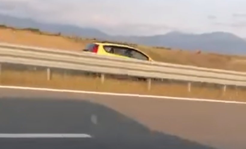  Лек автомобил в насрещното на Автомагистрала 