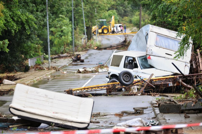 Двама са загинали след наводненията в Царево, съобщи за БНТ