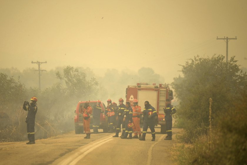 гърция продълажава борбата пожарите снимки