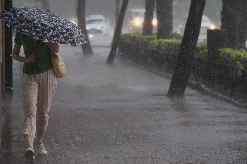 Проливни дъждове в Испания - Мадрид обяви червен код за опасно време