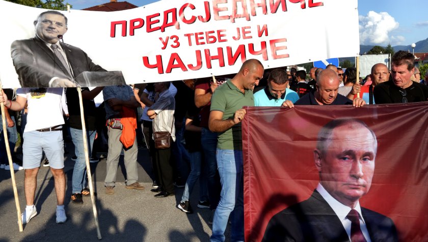 Хиляди босненски сърби излязоха на протест заради обвиненията срещу Милорад Додик