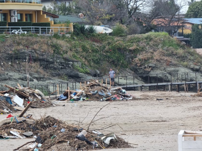 Възстановяват щетите от водното бедствие по Южното Черноморие