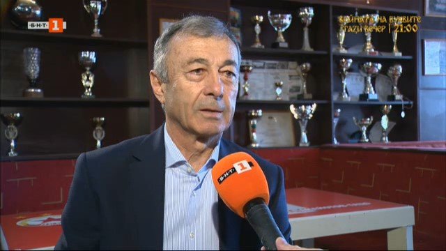 Днес своя 66-и рожден ден празнува бившия български футболист, а