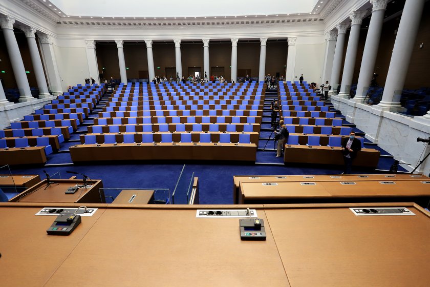 септември народното събрание мести заседанията бившия партиен дом