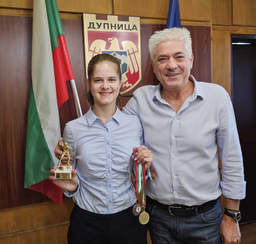 кметът дупница поздрави състезателката тенис маса дея милтанова