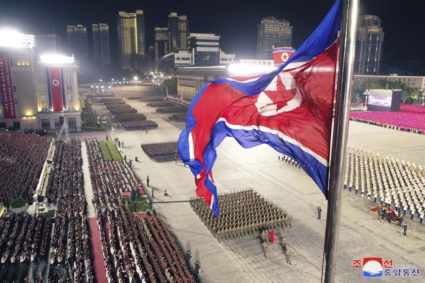 северна корея отбелязва ата годишнина създаването военен парад