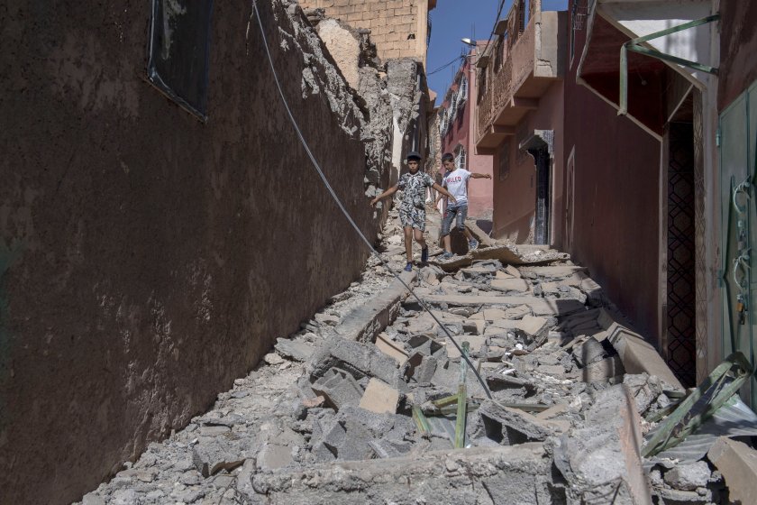 Над 1000 са загинали, а стотици са ранени при земетресение