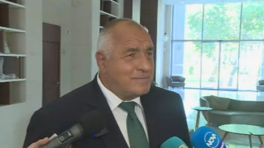 Денков е млад премиер. С времето се научаваш, че само