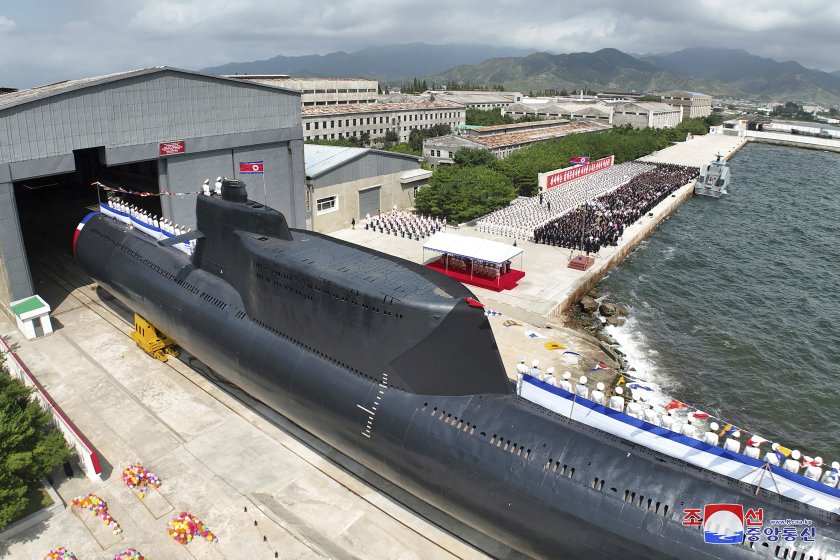 северна корея пуснала вода нова тактическа ядрена подводница снимки