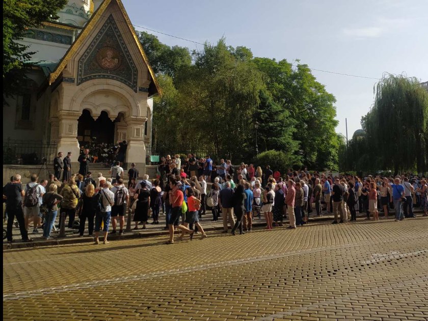 Протест пред руската църква блокира бул. Цар Освободител днес по