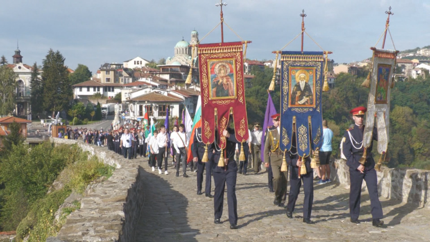 България празнува - преди точно 115 години с манифест, от