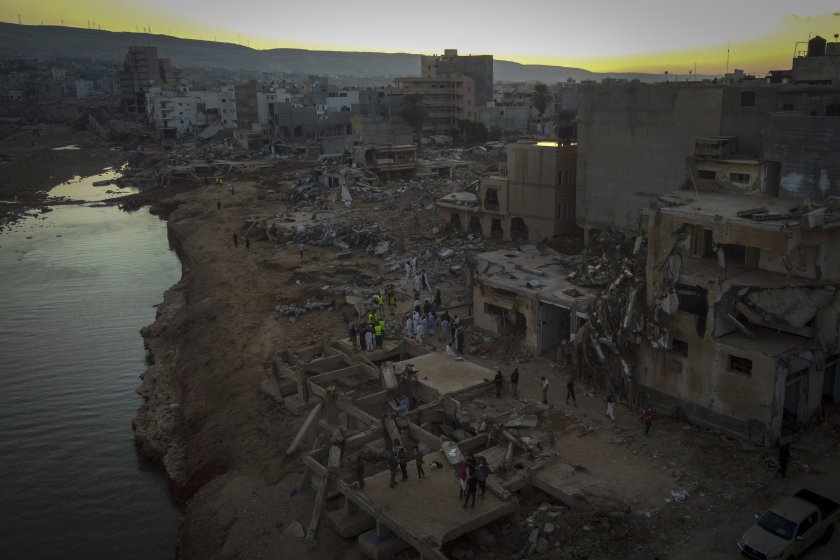 Либийските власти започнаха разследване на срутването на стените на два