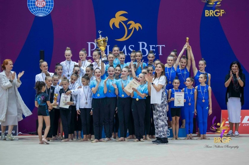 илиана отново триумфира държавното клубно първенство художествена гимнастика