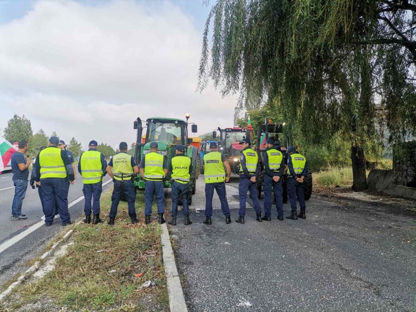 земеделците блокират главни пътища гранични пунктове