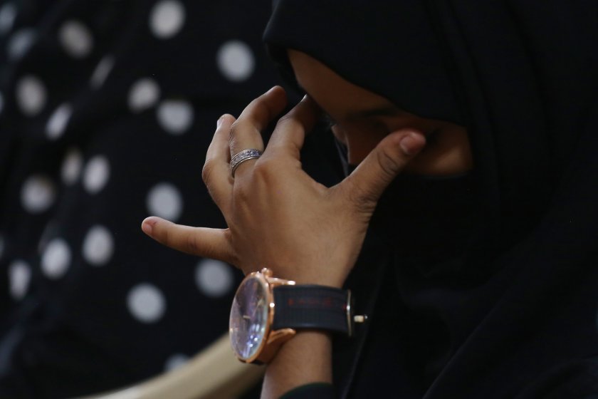 затвор глоби жените носят хиджаб иран