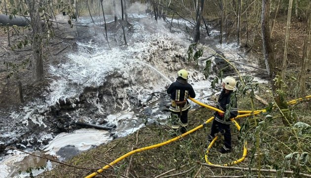 Голям пожар избухна днес след спукване на петролопровод в Ивано-Франковска