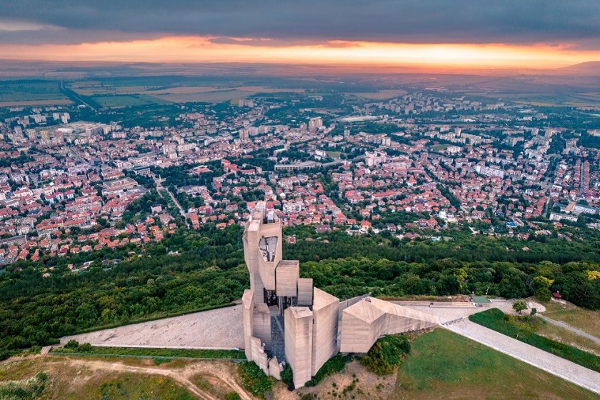 Голямата битка с много неизвестни е в Шумен, където партиите